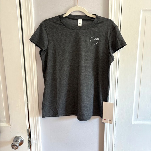 lululemon athletica Tops - NEW Lululemon Womens Medium Run Crew Graphic Mesh SS Shirt Top Heather Grey